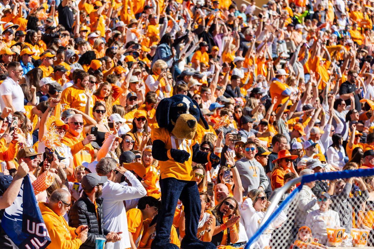 Smokey dances with Vols fans at Neyland Stadium. Saturday, Nov. 4, 2023. 