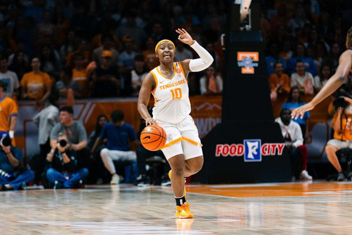 Destinee Wells (10) communicates to the rest of the Lady Vols. Sunday, Nov. 5, 2023.