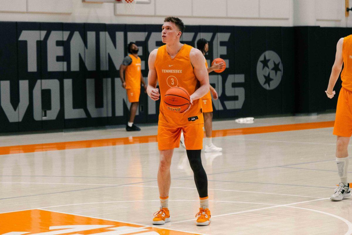 Dalton Knecht (3) warms up for practice in Pratt Pavilion. Thursday, Nov. 2, 2023.