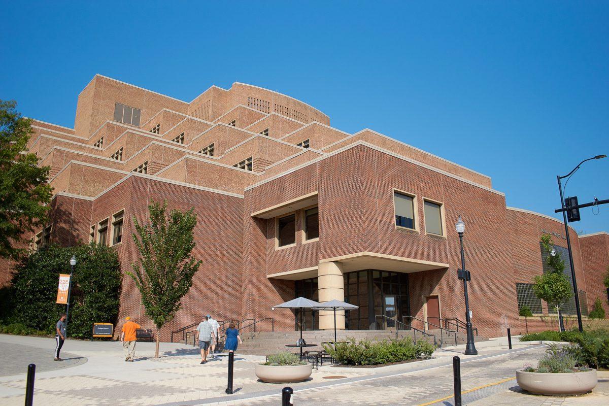 Hodges Library viewed from the intersection of Pedestrian Walkway and Volunteer Blvd.  