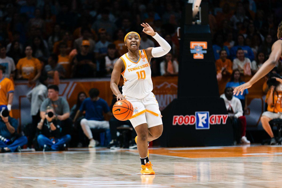 Destinee Wells (10) communicates to the rest of the Lady Vols. Sunday, Nov. 5, 2023.