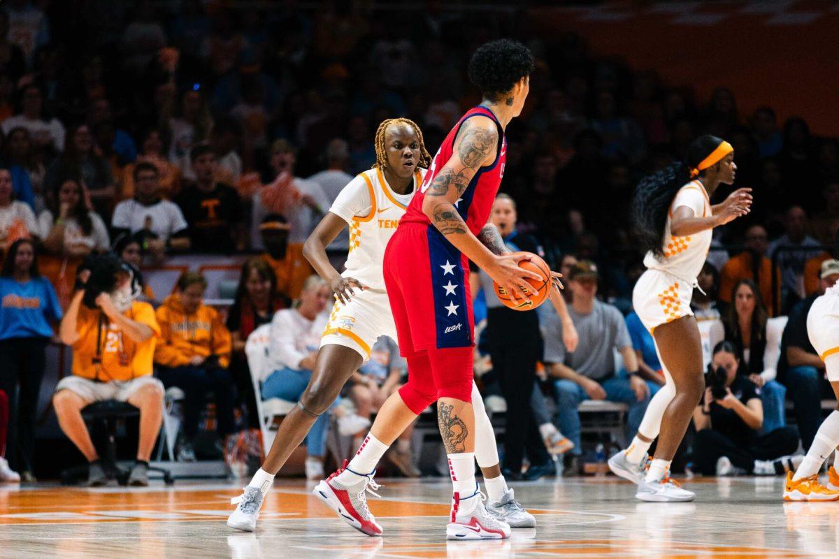 Jillian Hollingshead (53) defends Brittney Griner (15) in Food City Center. Nov 5, 2023. 