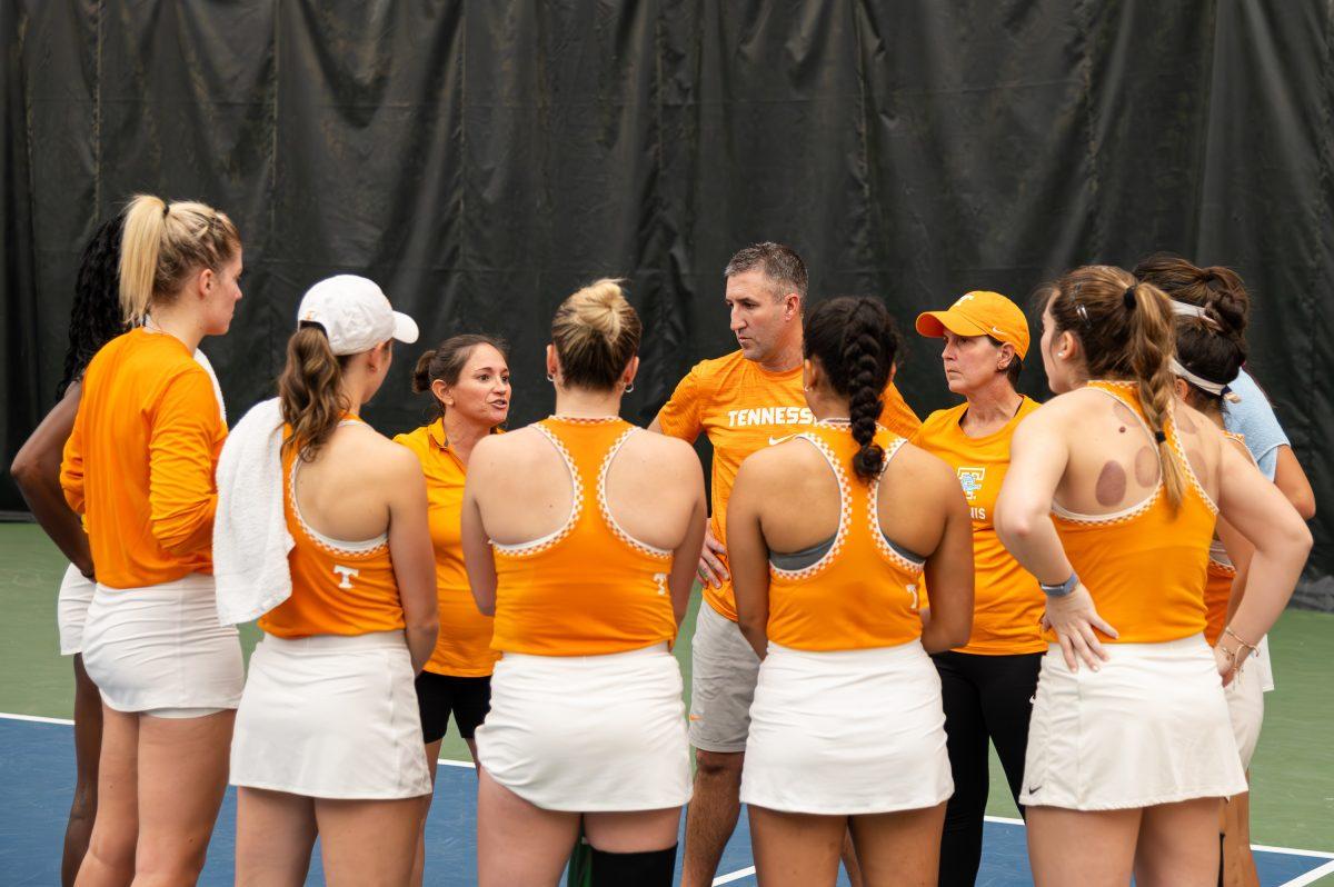 The Lady Vols get a pep-talk from head coach Alison Ojeda after falling behind to Vanderbilt. Friday, Jan. 26, 2024.