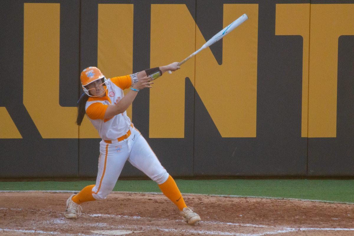 Sophia Nugent (7) bats during a game against Kentucky at Sherri Parker Lee Stadium. Thursday, May 2, 2024.