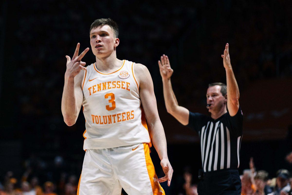Dalton Knecht (3) signals a successful three-point shot against Texas A&amp;M at Food City Center. Saturday, Feb. 24, 2024.