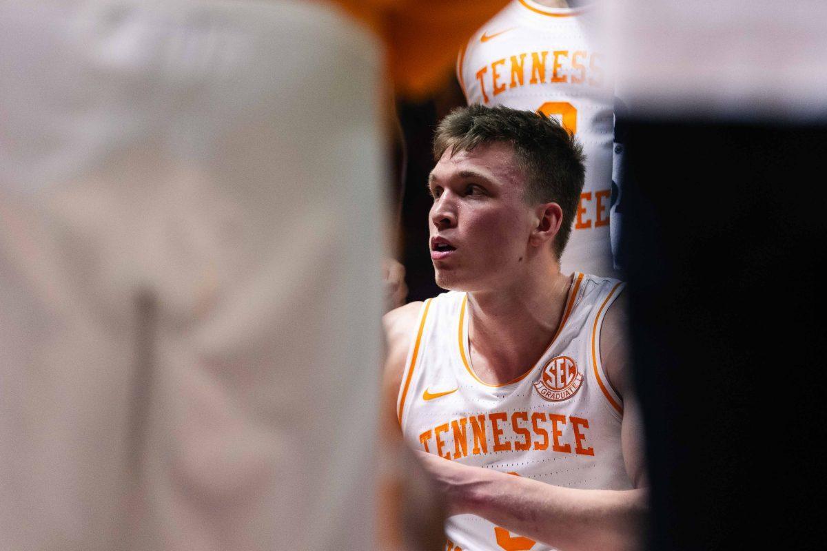 Dalton Knecht (3) during timeout in the Food City Center. Wednesday, Feb. 7, 2024. 