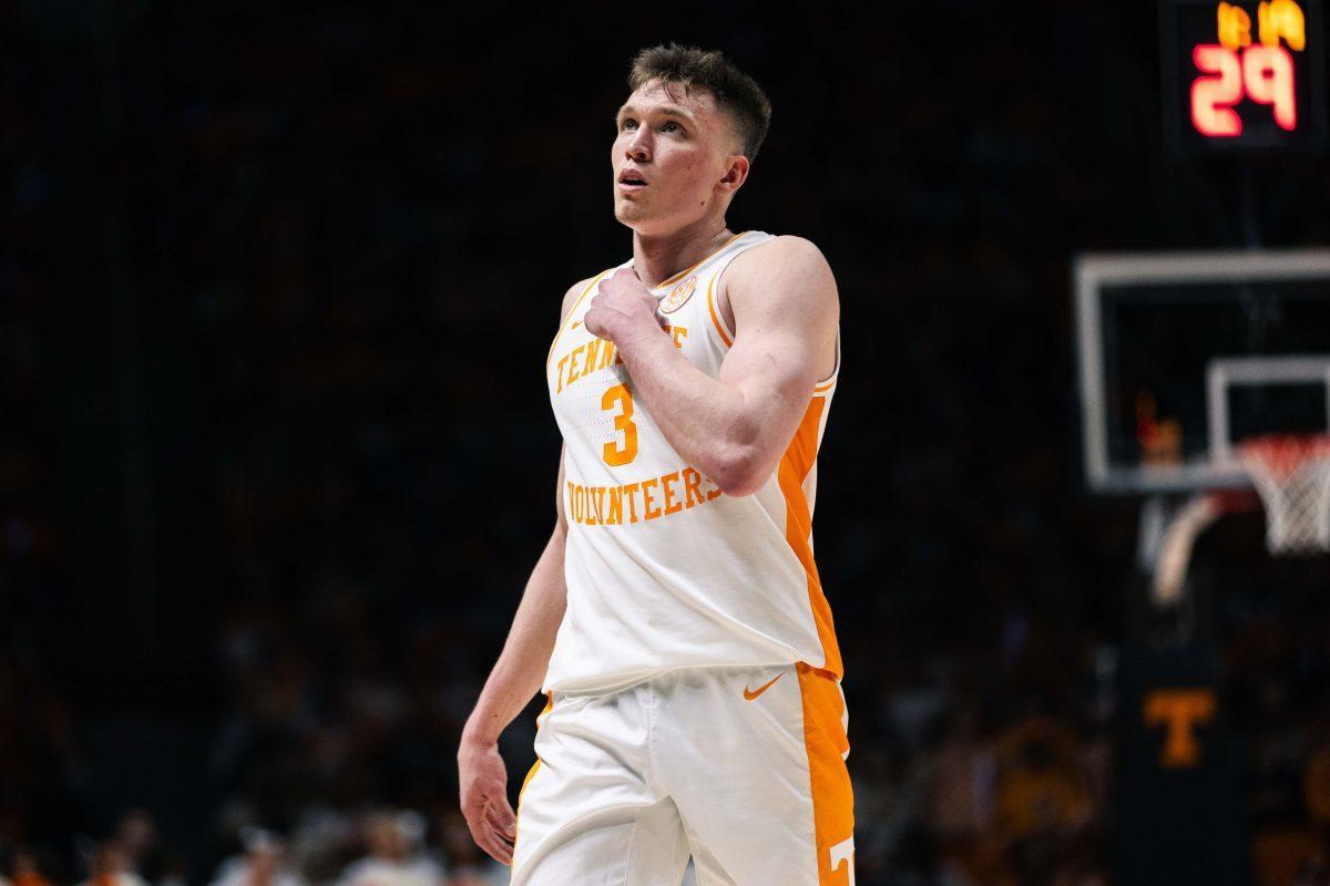 Dalton Knecht (3) looks at scoreboard during game against Vanderbilt at the Food City Center. Saturday, Feb. 17, 2024.
