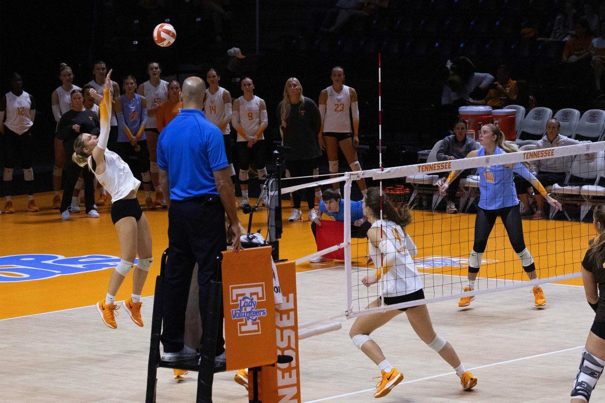 Nina Cajic (1) serves the ball at the beginning of the game against Western Michigan at Food City Center. Friday, Sept. 20, 2024.