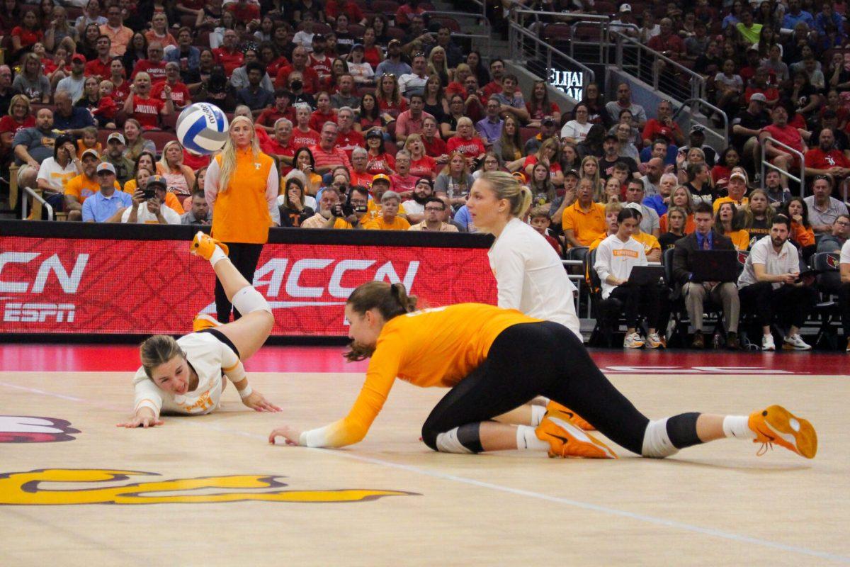 Vols dive for the ball during a match against Louisville at the KFC Yum! Center. Sunday, Sept. 1, 2024.