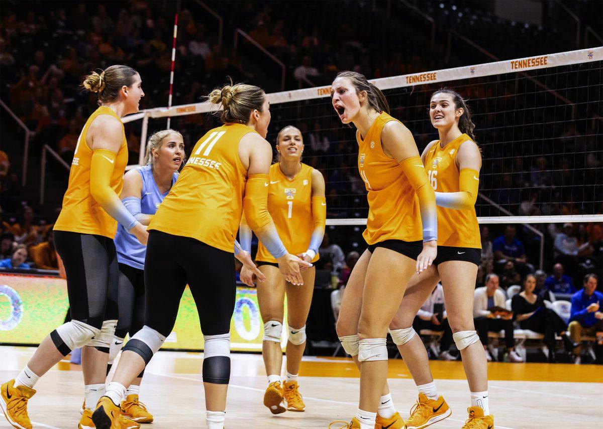 Lady Vols celebrate after Paityn Chapman (4) makes a kill against Kentucky at Thompson-Boling Arena at Food City Center. Wednesday, Oct. 16, 2024.