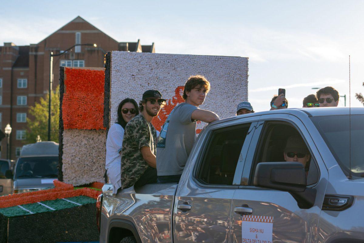 Sima Nu and Delta Delta Delta at the homecoming parade. Friday, Nov 8, 2024.