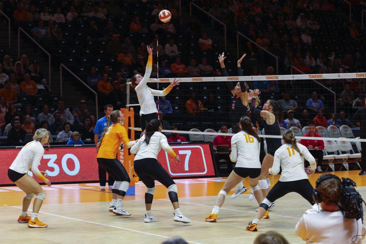 Hayden Kubik (33) gets up for a spike against Georgia at Thompson-Boling Arena. Friday, Nov. 15, 2024.