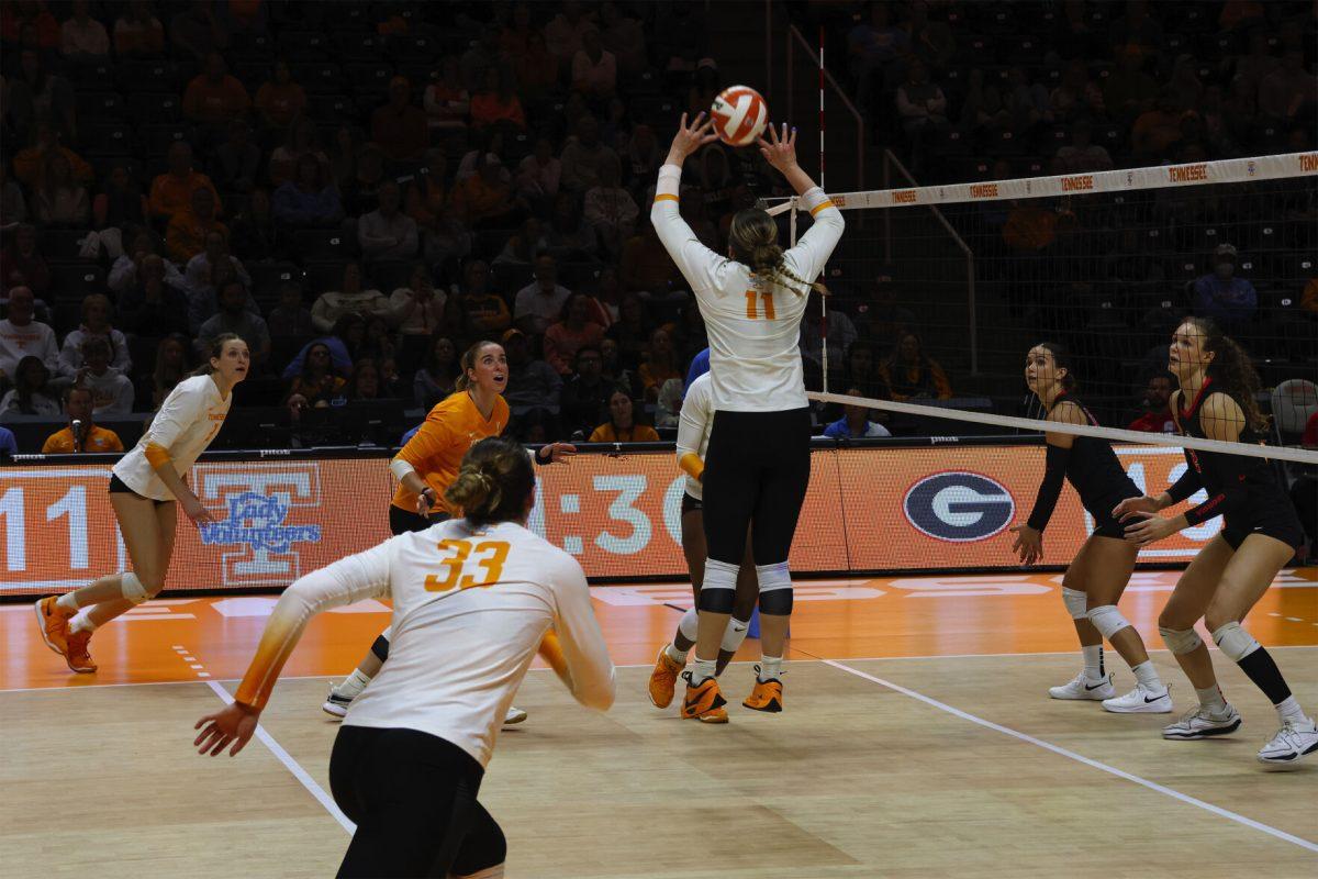 Caroline Kerr (11) sets the ball to a teammate against Georgia at Thompson-Boling Arena at Food City Center. Friday, Nov. 15, 2024.