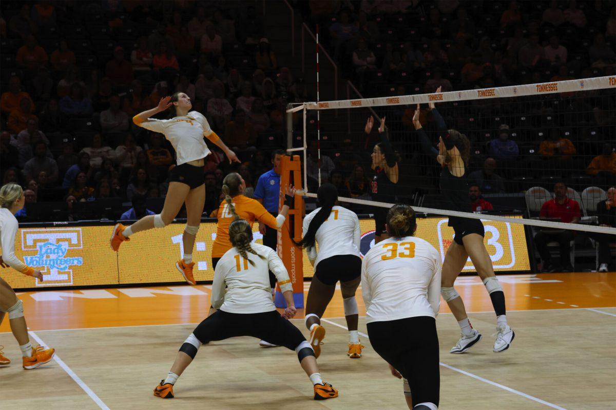 Paityn Chapman (4) gets up to attempt a spike against Georgia at Thompson-Boling Arena. Friday, Nov. 15, 2024.