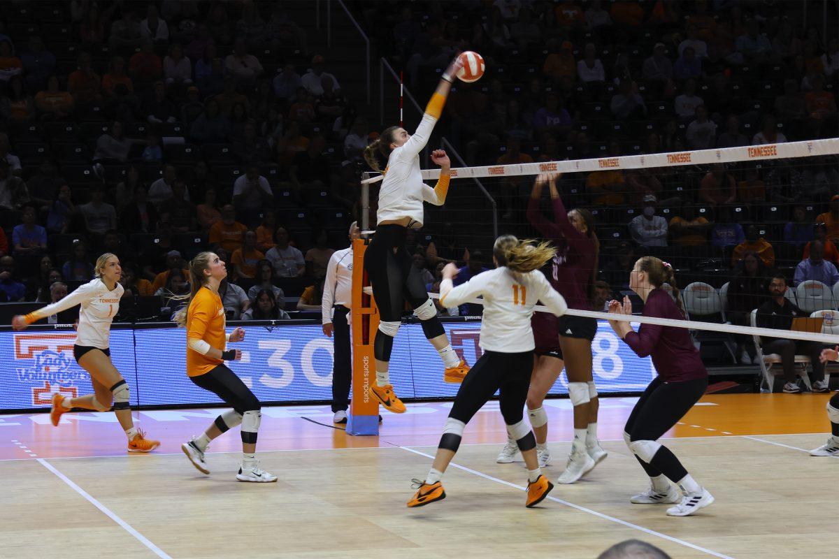 Klaudia Pawlik (19) goes up for a spike against Texas A&amp;M at Thompson-Boling Arena. Sunday, Nov. 10, 2024.