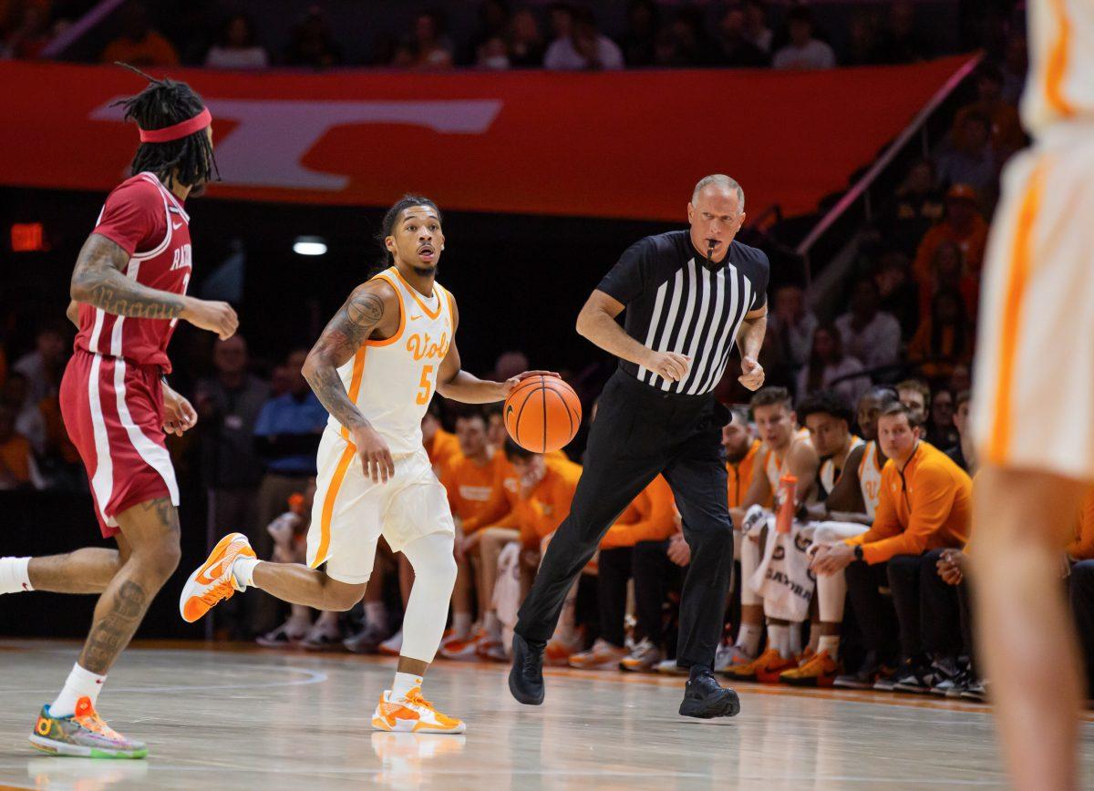 Zakai Zeigler (5) brings the ball down the court during the game against Arkansas at Thompson-Boling Arena at Food City Center. Saturday, Jan. 4, 2025.