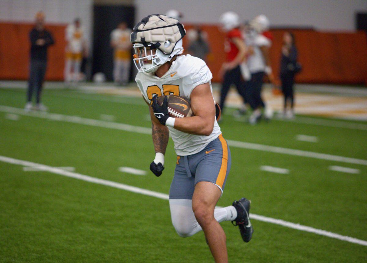 Running back Peyton Lewis (27) carries the ball during Tennessee football spring practice. Wednesday, March 12, 2025. 