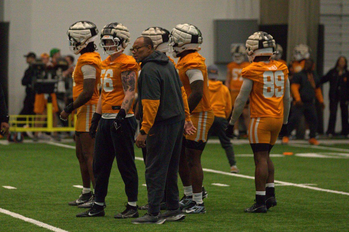 Linebackers coach William Inge coaches during Tennessee football spring practice. Friday, March 7, 2025. 