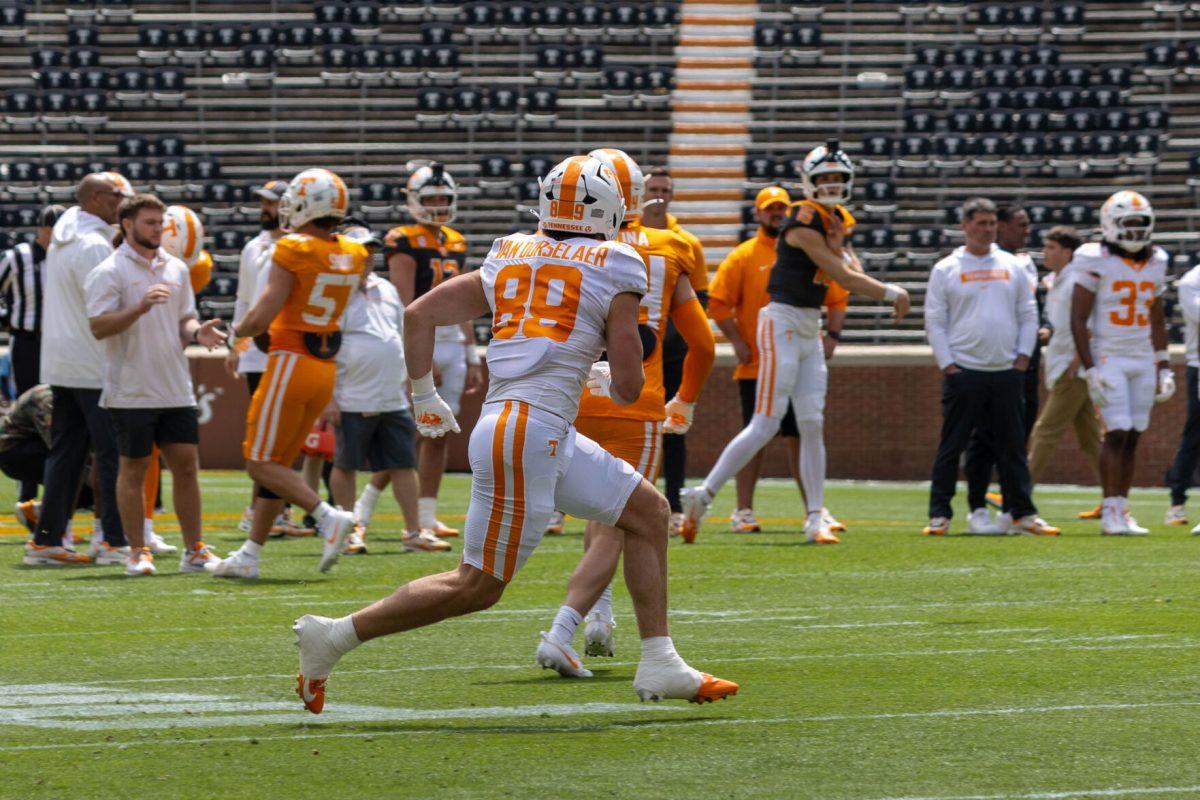 George MacIntrye (15) passes to Jack Van Dorselaer (89) during the Orange and White game at Neyland Stadium. Saturday, April 12, 2025.