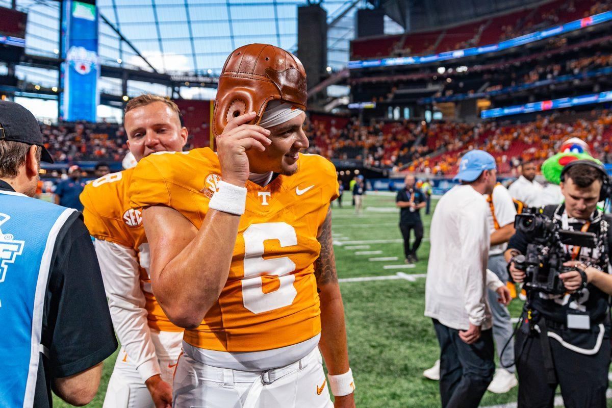 Joey Aguilar (6) leads Tennessee to a victory over Syracuse at Mercedes-Benz Stadium in Atlanta, Saturday, Aug. 30, 2025.