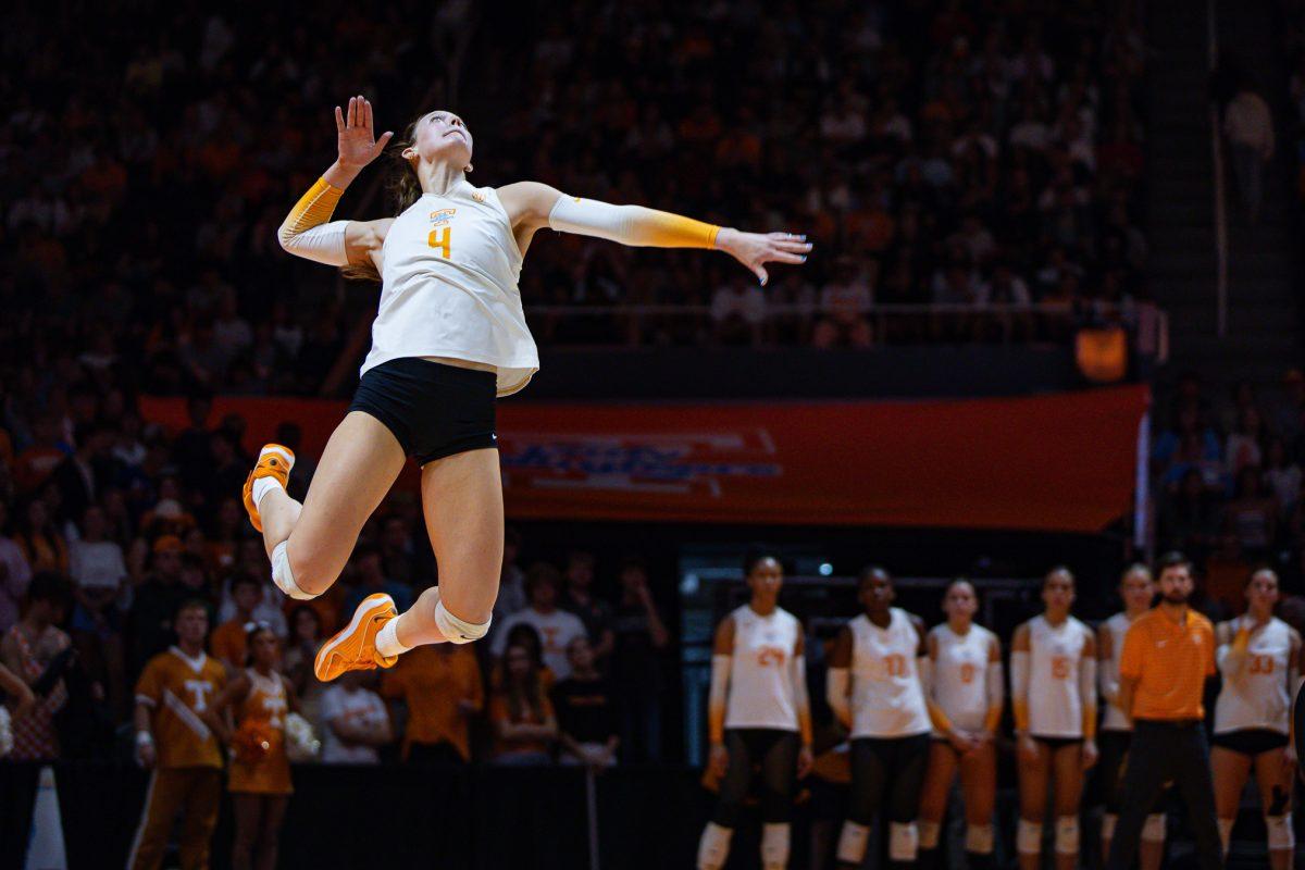 Paityn Chapman (4) serves the ball during a match against Wofford at Food City Center, Thursday, Sept. 4, 2025.