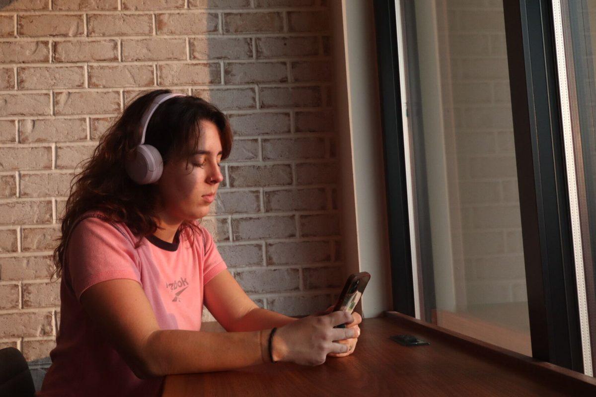 UT student listening to music in Hodges Library. Wednesday, Sept. 24, 2025. 