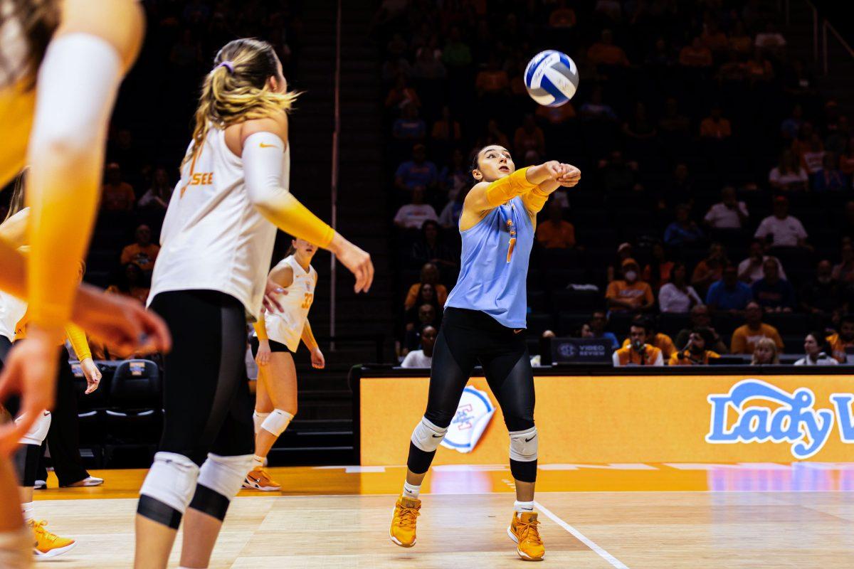 Gülce Güçtekin (1) bumps the ball to Georgia Tech in Thompson-Boling Arena at Food City Center. Tuesday, Sept. 9, 2025