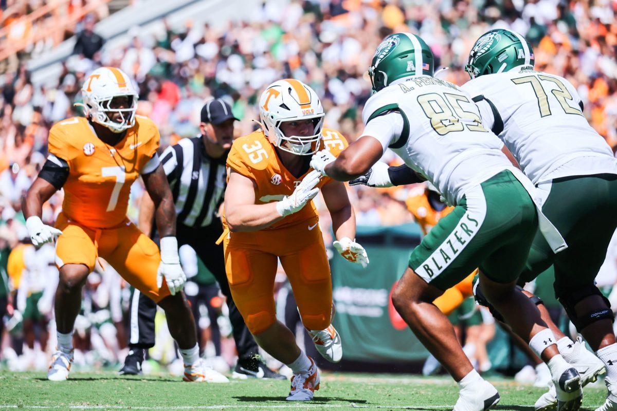 Carson Gentle (35) prepares to stop UAB in Neyland Stadium. Saturday, Sept. 20, 2025.