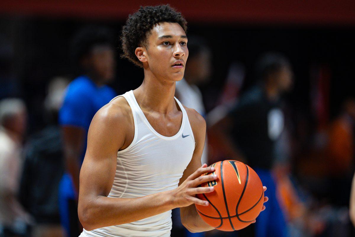 Nate Ament (10) warms-up prior to an exhibition game against Duke at Food City Center, Sunday Oct. 26, 2025.