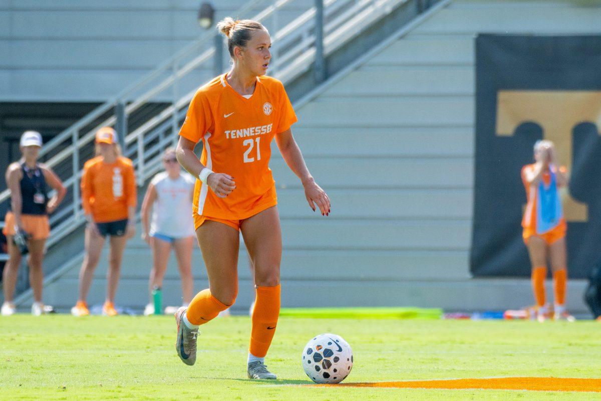 Leah Klurman (21) looks to pass the ball during a game against LSU at Regal Soccer Stadium. Sunday, Sept. 21, 2025.