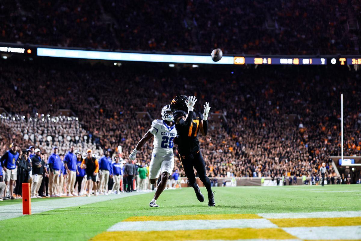 Chris Brazzell II (17) dives for the ball in the end zone against Kentucky at Neyland Stadium. Saturday, Nov. 2, 2024.