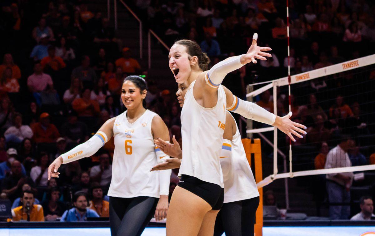 The Lady Vols celebrate after scoring on Auburn during a game in Thompson-Boling Arena at Food City Center. Sunday, Oct. 19, 2025.