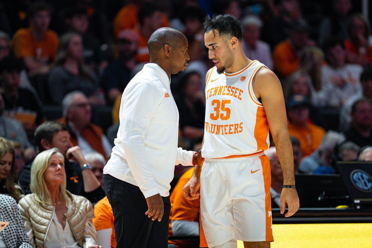 Justin Gainey coaches Ethan Burg (35) during an exhibition game against Duke at Food City Center, Sunday Oct. 26, 2025.