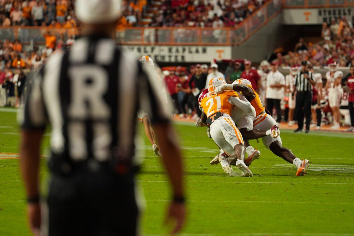 Tre Poteat (21) sacks the quarterback during a game against Arkansas at Neyland Stadium, Saturday, Oct.11, 2025 