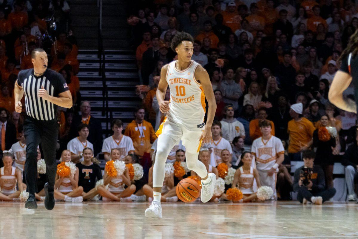 Nate Ament (10) moves down the court during a game against Mercer at Food City Center. Monday, Nov. 3, 2025.