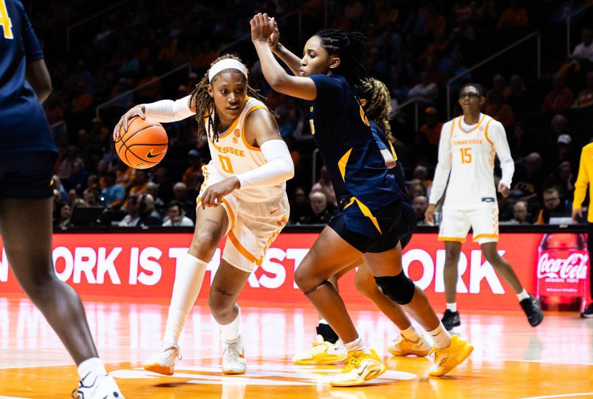 Janiah Barker (0) makes her way toward the basket during the game against ETSU in Thompson-Boling Areana at Food City Center. Friday, Nov. 7, 2025.