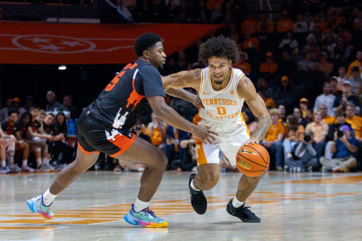 Ja'Kobi Gillespie (0) battles during a game against Mercer at Food City Center. Monday, Nov. 3, 2025.
