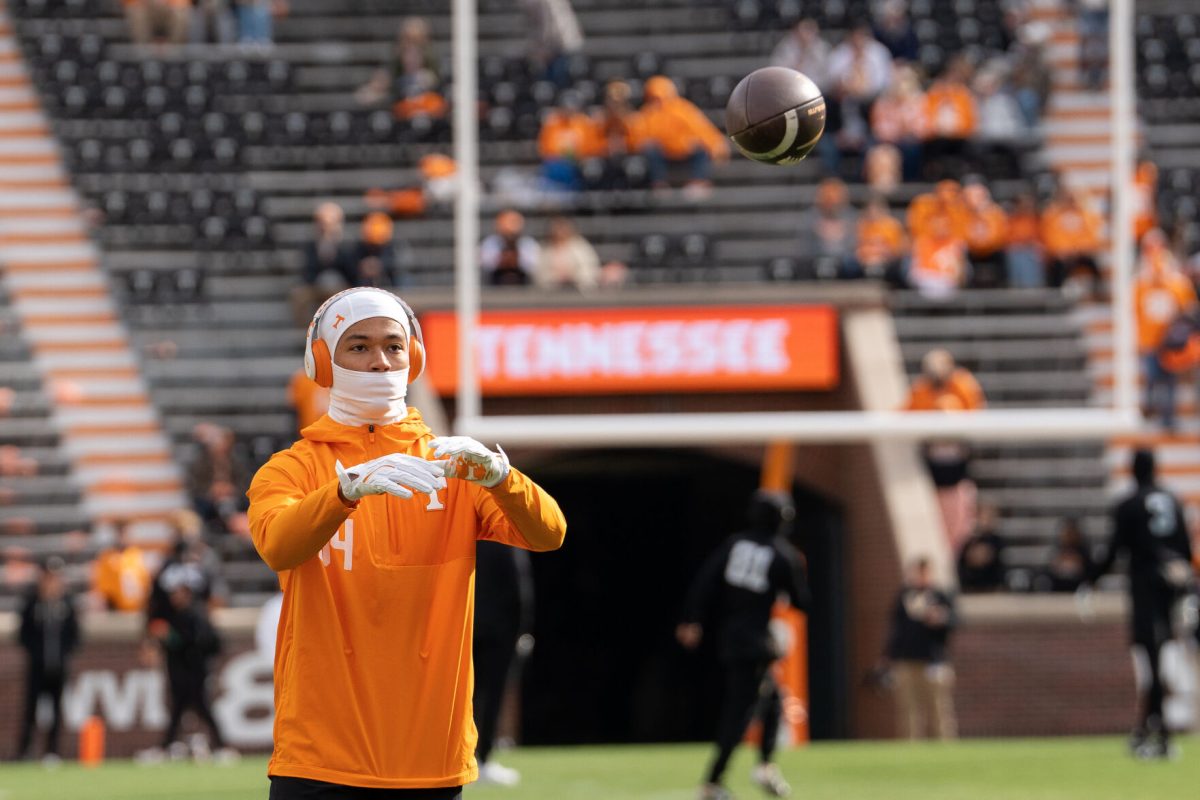 Tommy Winton III (84) warms-up before the Vols take on Vanderbilt at Neyland Stadium. Saturday, Nov. 29, 2025.