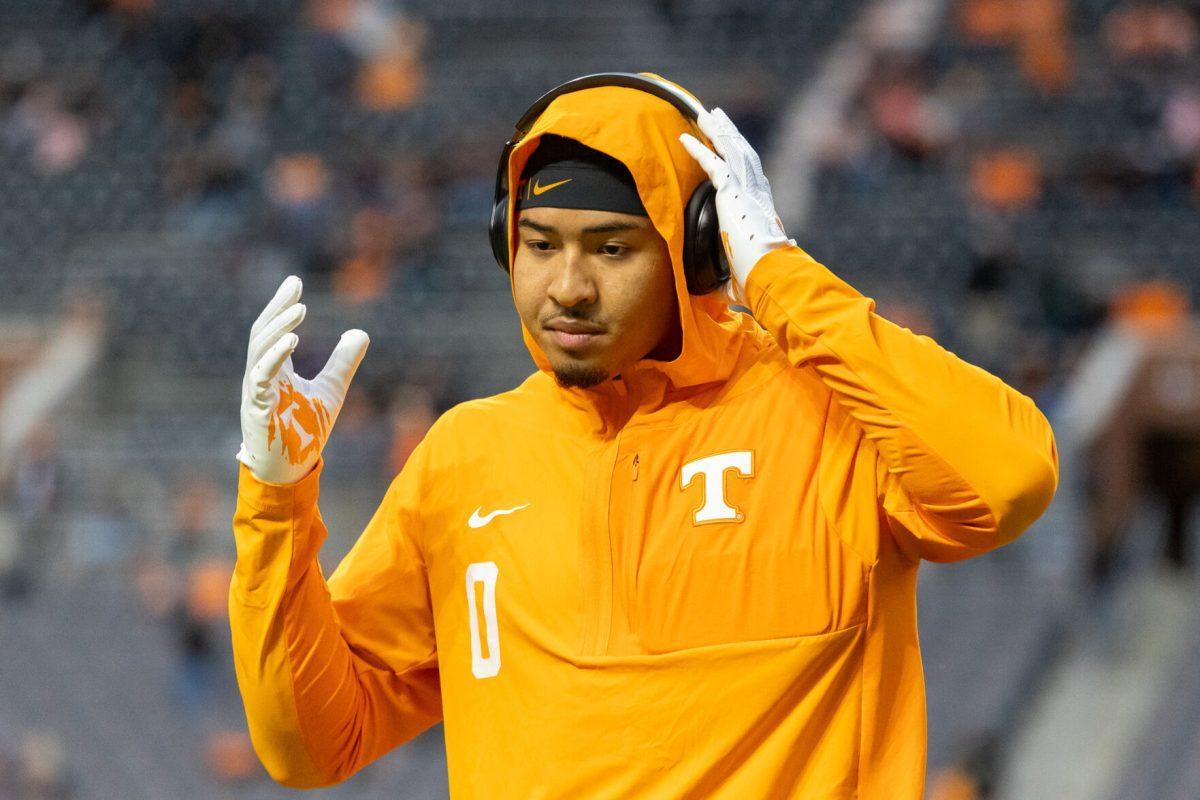 William Wright (0) warms up before a game against Oklahoma at Neyland Stadium. Saturday, Nov. 1, 2025.