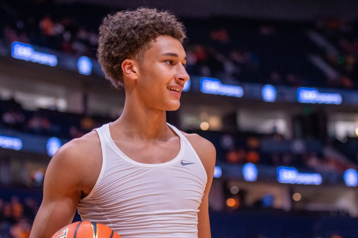 Nate Ament (10) warms up prior to Tennessee basketball's meeting with Illinois at Music City Madness in Bridgestone Arena. Saturday, Dec. 6, 2025.