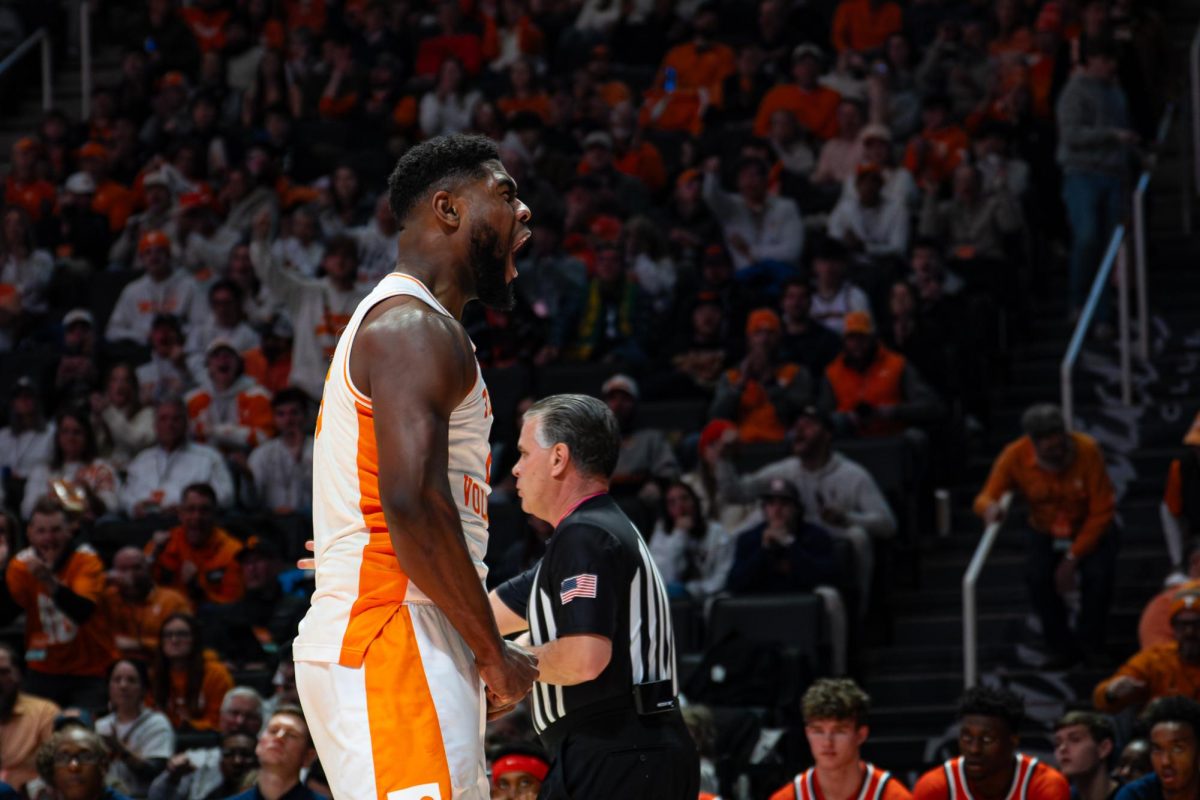 Jaylen Carey (23) flexes to the crowd in a game against Auburn at Food City Center. Saturday, Jan. 31, 2026.