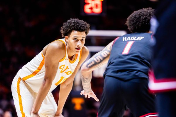Nate Ament (10) during the game against Louisville in Thompson-Boling Arena at Food City Center. Tuesday, Dec. 16, 2025.