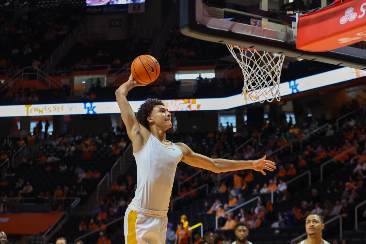 Nate Ament (10) warms up before a game against Kentucky at Food City Center. Saturday, Jan. 17, 2026.