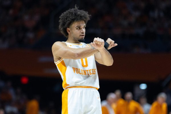 Ja'Kobi Gillespie (0) signals to his team during a game against Kentucky at Food City Center. Saturday, Jan. 17, 2026.