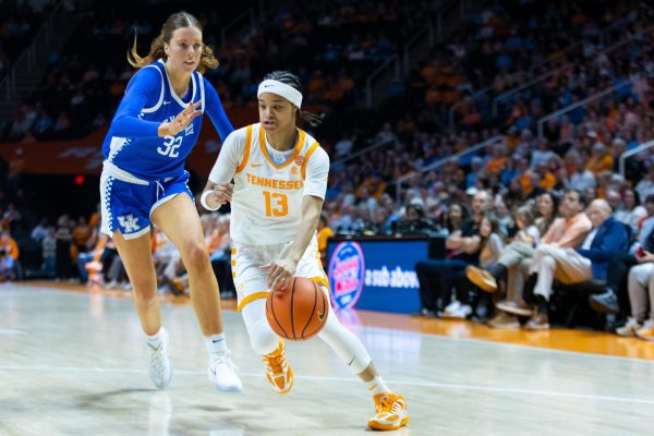 Mia Pauldo (13) drives to the net during a game against Kentucky at Food City Center. Thursday, Jan. 22, 2026.