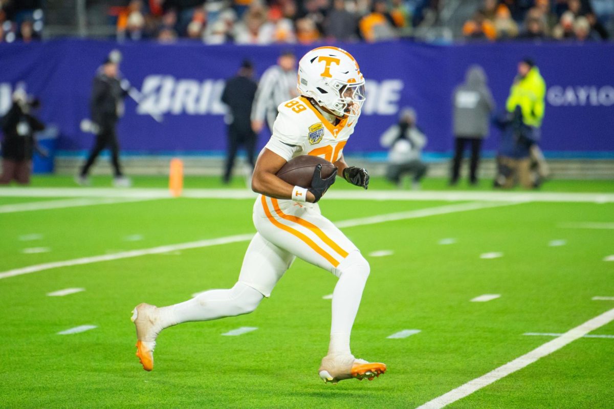 Joakim Dodson (89) returns a kick for a touchdown against Illinois in Music City Bowl at Nissan Stadium. Tuesday, Dec. 30, 2025.