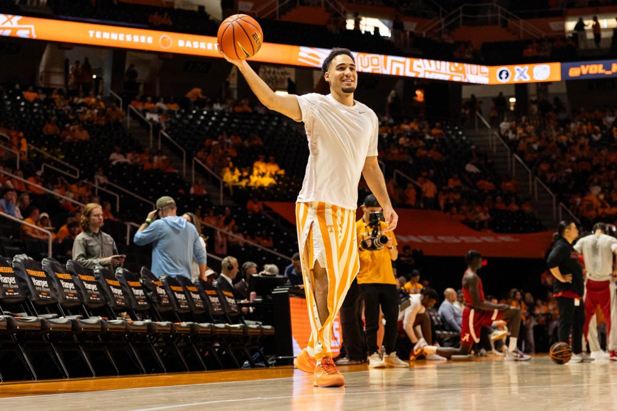 Tennessee guard Ethan Burg (35) warms up before facing Alabama at Food City Center. Saturday, Feb. 28, 2026. 