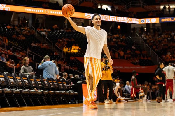Tennessee guard Ethan Burg (35) warms up before facing Alabama at Food City Center. Saturday, Feb. 28, 2026. 
