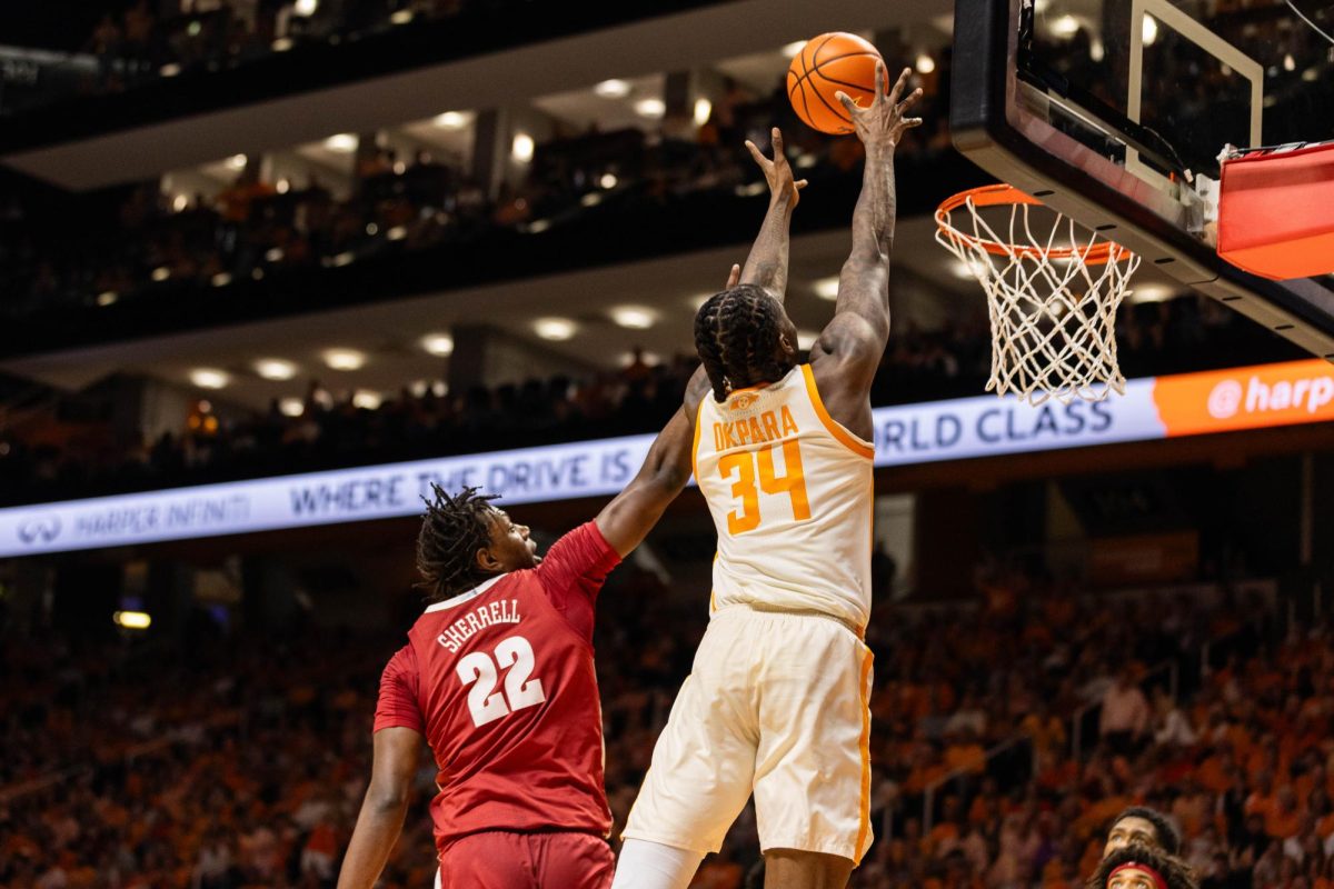 Felix Okpara (34) dunks the ball in a game against Alabama at Food City Center. Saturday, Feb. 28th, 2026.
