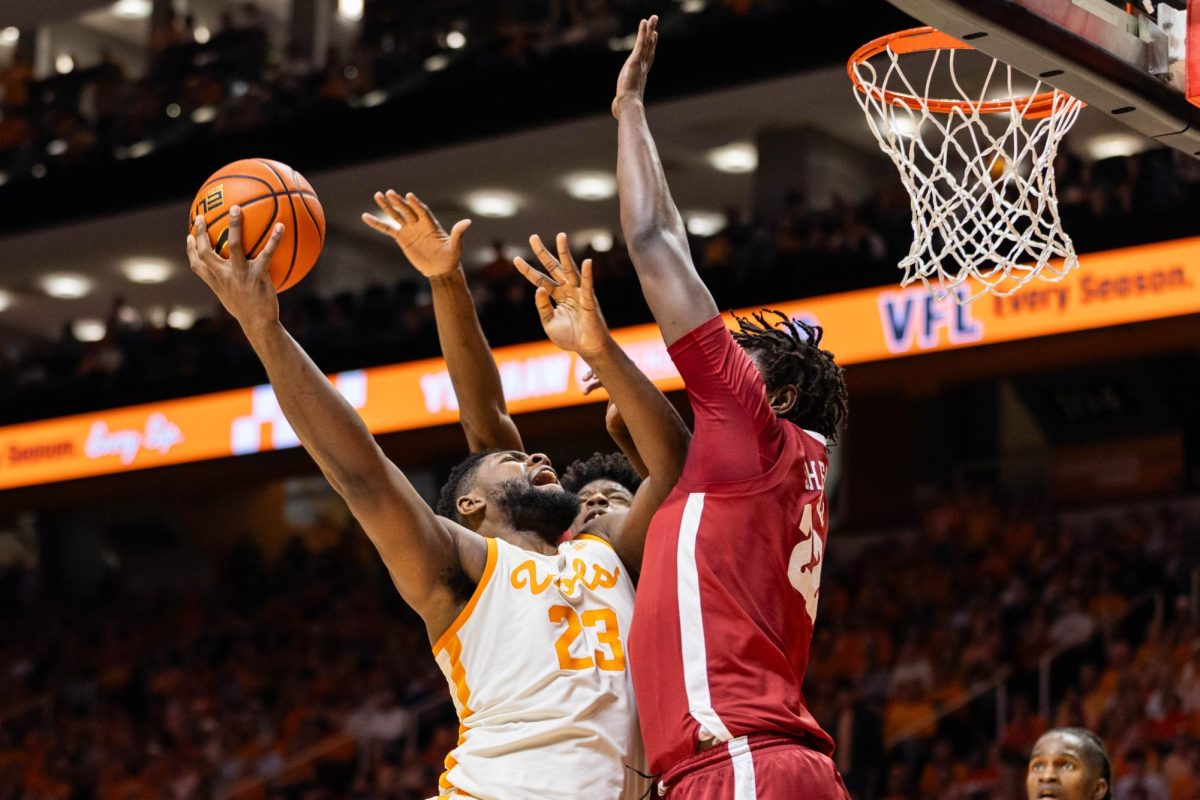 Jaylen Carey (23) muscles the ball to the basket in a game against Alabama at Food City Center. Saturday, Feb. 28th, 2026.